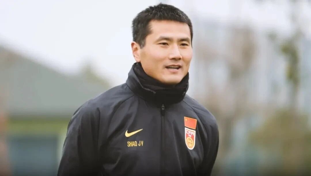 記者：邵佳一本有望執教國安，某老隊員已表態願為邵帥返國足